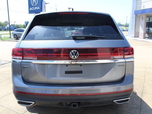 Used 2024 Volkswagen Atlas SEL AWD/4WD image 5