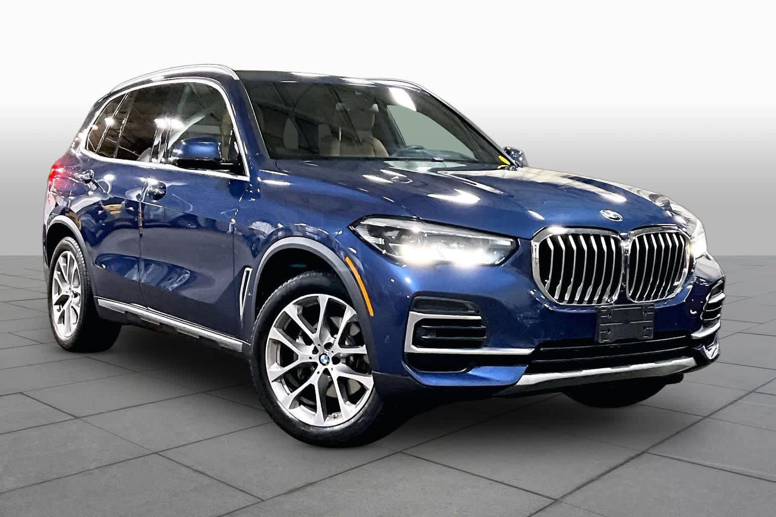 Used 2022 BMW X5 xDrive40i w/ Premium Package AWD/4WD image 3