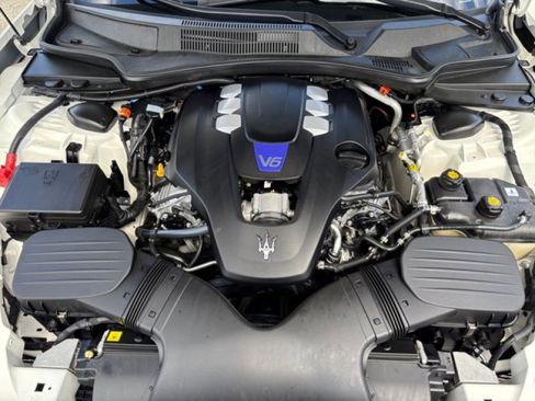 Used 2022 Maserati Ghibli Modena Q4 image 9