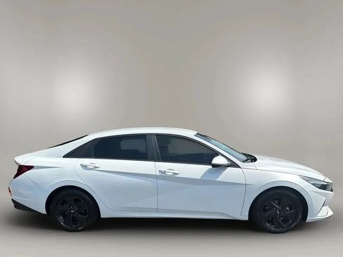 Used 2021 Hyundai Elantra SEL w/ Convenience Package FWD image 4