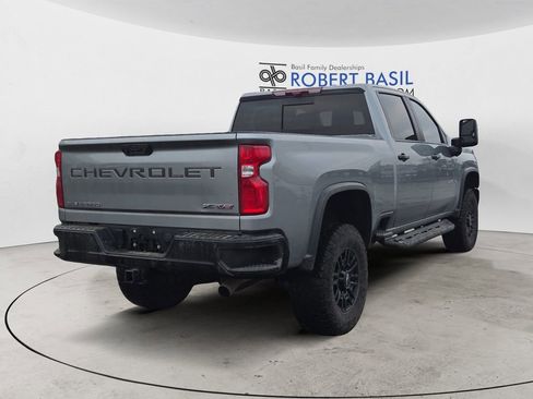 Used 2024 Chevrolet Silverado 2500 ZR2 w/ Technology Package image 5