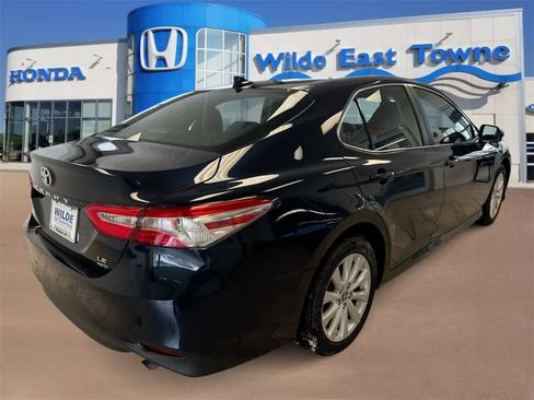Used 2020 Toyota Camry LE image 8