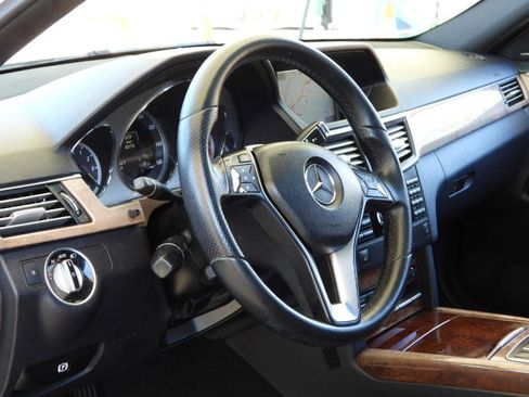 Used 2013 Mercedes-Benz E 350 Luxury image 40