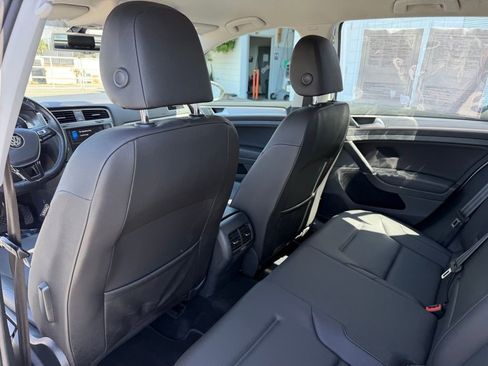 Used 2016 Volkswagen e-Golf SEL Premium image 17