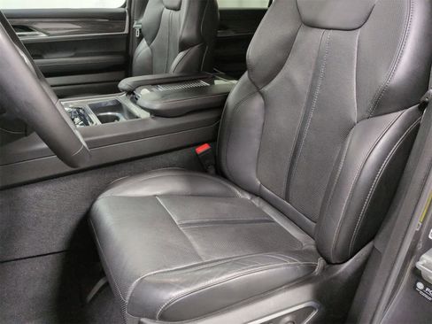 Used 2022 Jeep Wagoneer Series III w/ Premium Group I image 17