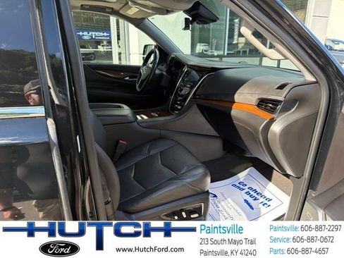 Used 2020 Cadillac Escalade Luxury AWD/4WD image 24