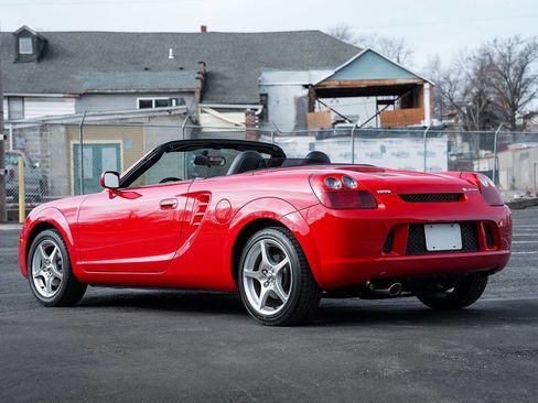 Used 2003 Toyota MR2 image 24