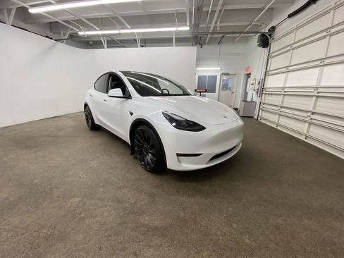 Used 2024 Tesla Model Y Performance image 8