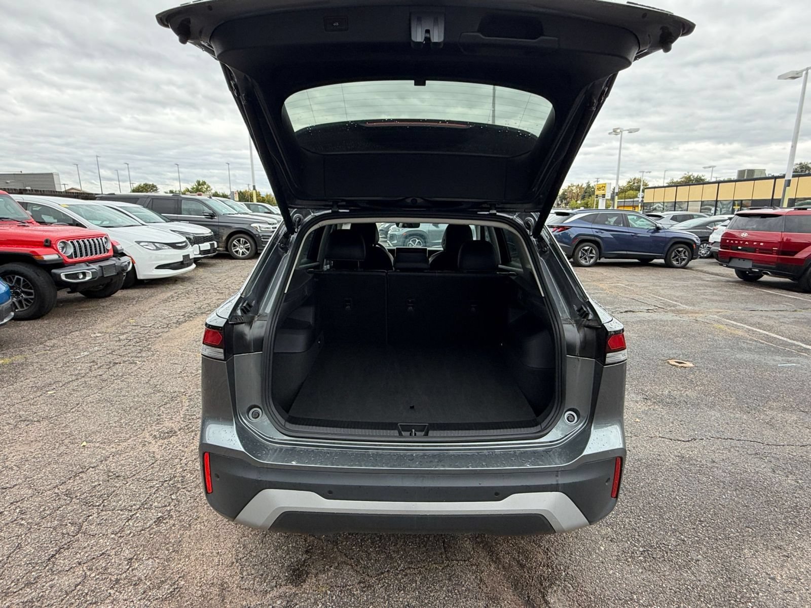 Used 2026 Volkswagen Tiguan SE AWD/4WD image 33