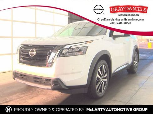 Certified 2025 Nissan Pathfinder Platinum w/ Cargo Package FWD image 1