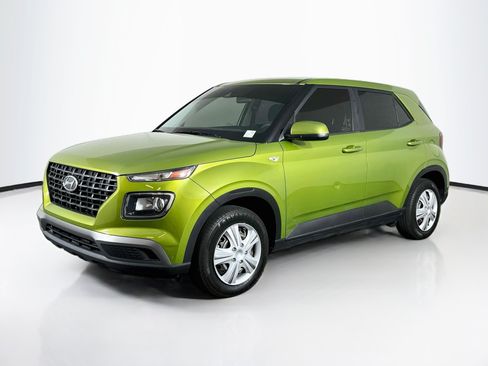 Used 2020 Hyundai Venue SE FWD image 3