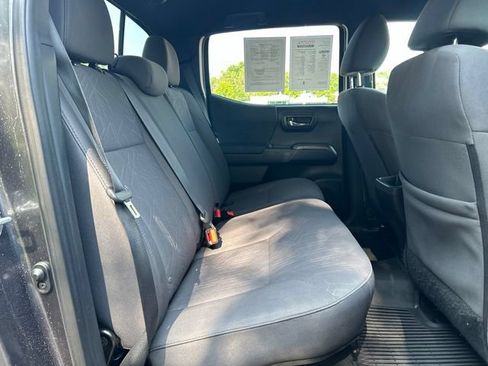 Used 2018 Toyota Tacoma TRD Sport AWD/4WD image 30