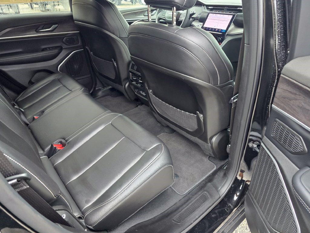 Used 2025 Jeep Grand Cherokee Limited AWD/4WD image 33