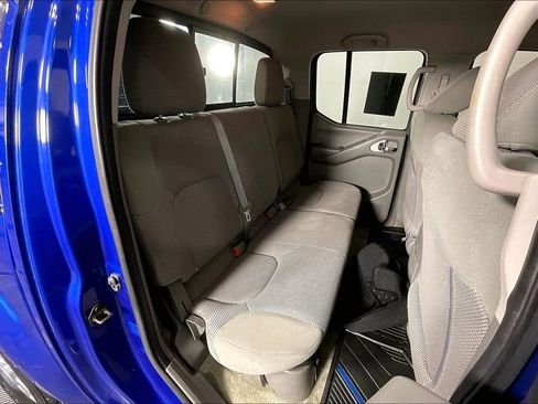 Used 2015 Nissan Frontier SV image 35