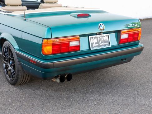 Used 1992 BMW 325i Convertible RWD image 26