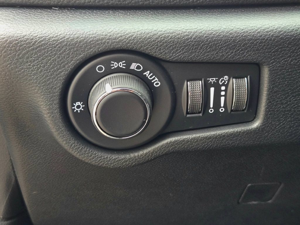 New 2027 Chrysler Pacifica Select FWD image 37