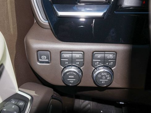 New 2026 GMC Sierra 1500 SLT w/ SLT Premium Plus Package AWD/4WD image 24