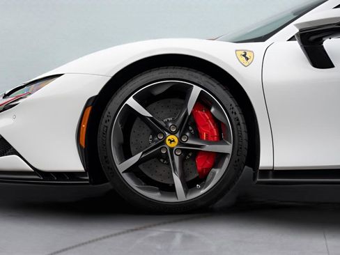 Used 2022 Ferrari SF90 Spider image 17