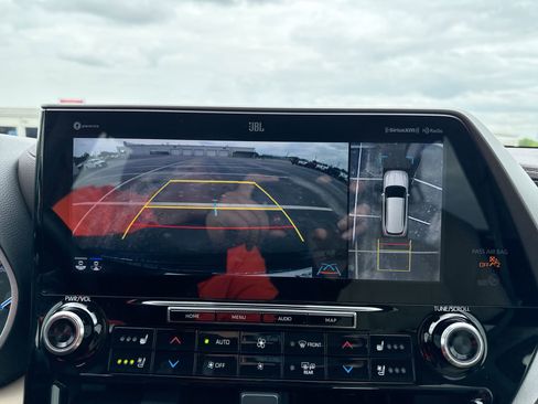 Used 2022 Toyota Highlander Limited image 23