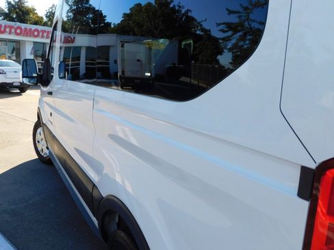 Used 2018 Ford Transit 150 XLT image 10