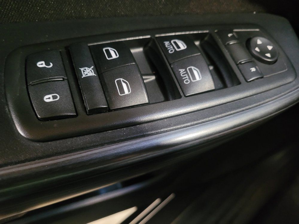Used 2015 Jeep Cherokee Latitude FWD image 27