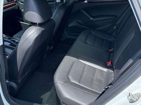 Used 2019 Volkswagen Passat 2.0T SE R-Line FWD image 8