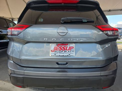 Used 2024 Nissan Rogue S FWD image 33