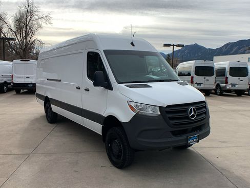 Used 2024 Mercedes-Benz Sprinter 2500 image 7