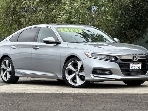 Used 2019 Honda Accord Touring image 2