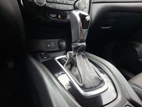 Used 2019 Nissan Rogue SV w/ Premium Package image 14