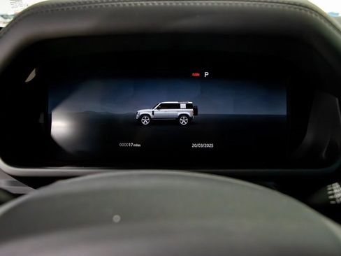 Used 2025 Land Rover Defender 110 S image 17