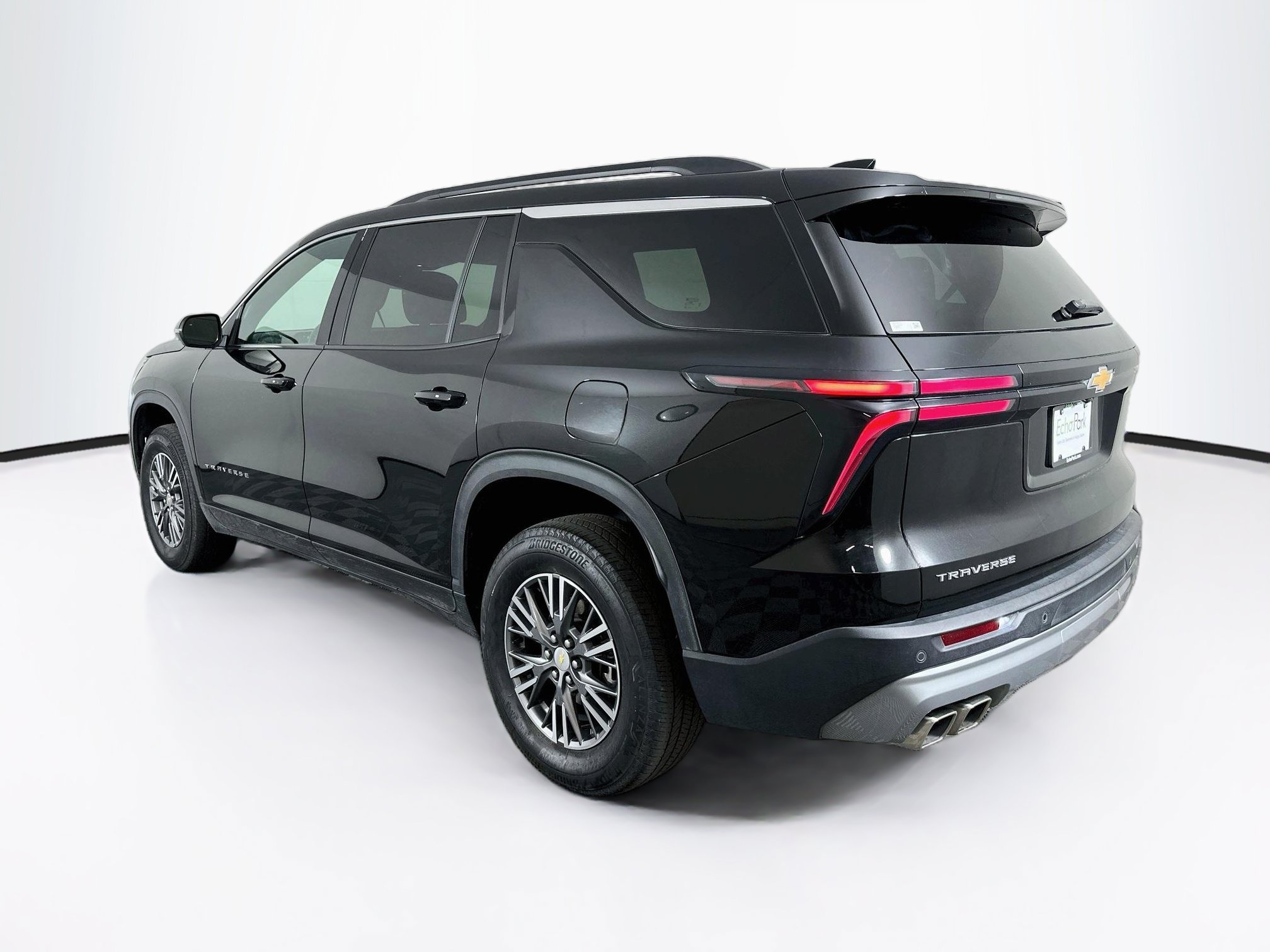 Used 2025 Chevrolet Traverse LT FWD image 5