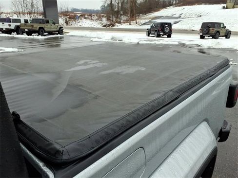 Used 2024 Jeep Gladiator Sport image 14