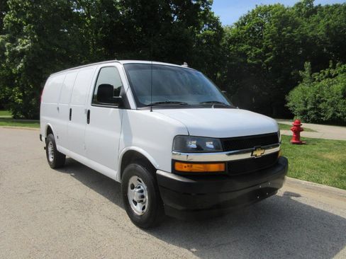 Used 2019 Chevrolet Express 2500 w/ Driver Convenience Package RWD image 20