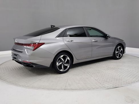 Used 2023 Hyundai Elantra Limited image 6