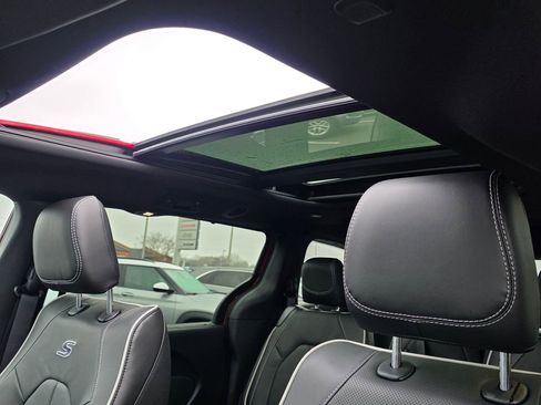 New 2026 Chrysler Pacifica Limited image 26