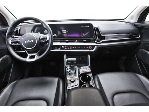 Used 2025 Kia Sportage EX FWD image 9