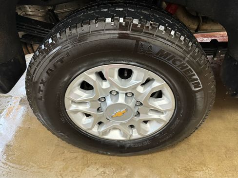 Used 2024 Chevrolet Silverado 2500 LT image 32