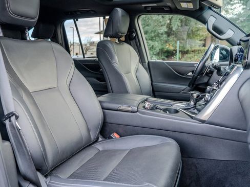 Used 2023 Lexus LX 600 4WD w/ Luxury Package image 23