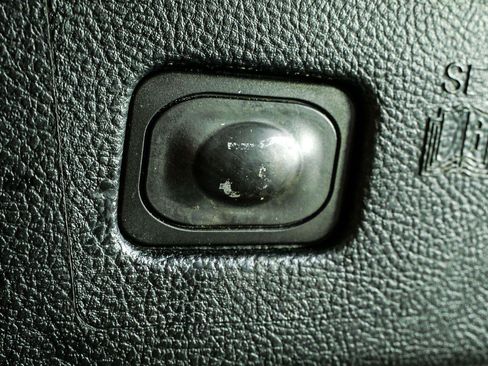 Used 2019 Ford Edge Titanium FWD image 35