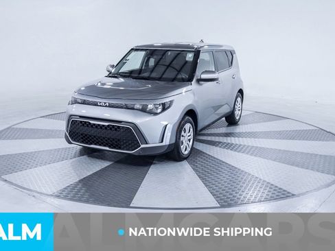 Used 2025 Kia Soul LX FWD image 2