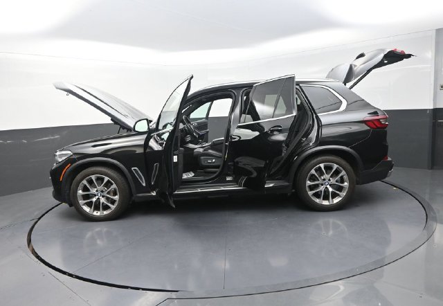 Used 2023 BMW X5 xDrive40i w/ Premium Package AWD/4WD image 33