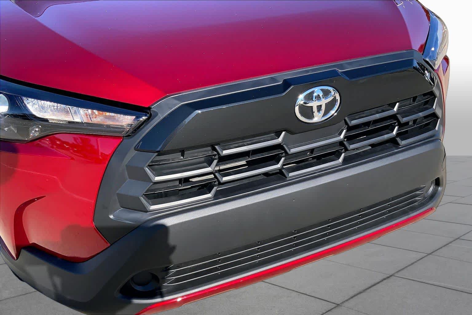 Used 2026 Toyota Corolla Cross LE FWD image 31