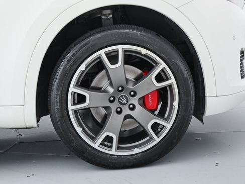 Certified 2023 Maserati Levante GT image 24