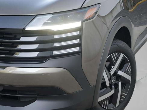 Used 2025 Nissan Kicks SV image 52