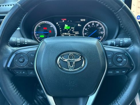 Used 2023 Toyota Venza XLE image 27