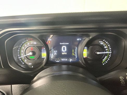 Used 2024 Jeep Wrangler Unlimited Rubicon 4xe AWD/4WD image 21