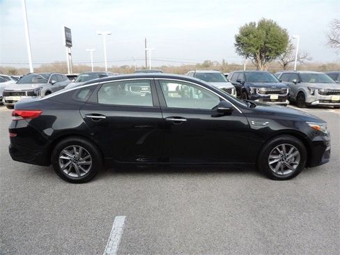 Used 2020 Kia Optima LX image 4