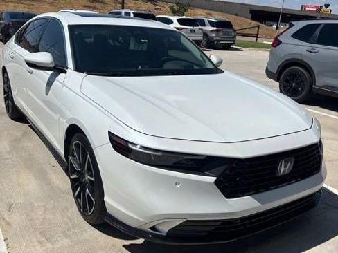 Used 2024 Honda Accord Touring image 3