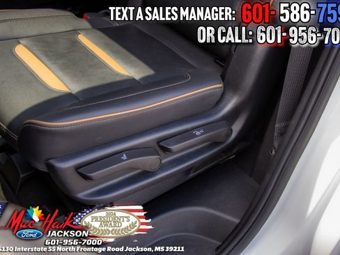 Used 2023 GMC Yukon AT4 AWD/4WD image 10